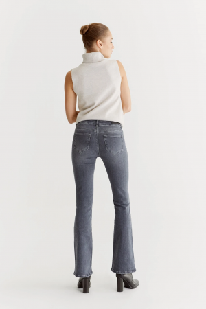 c.o.j. denim  Mid Waist Flair Smoke Grey bestel je online bij www.detojeans.nl/