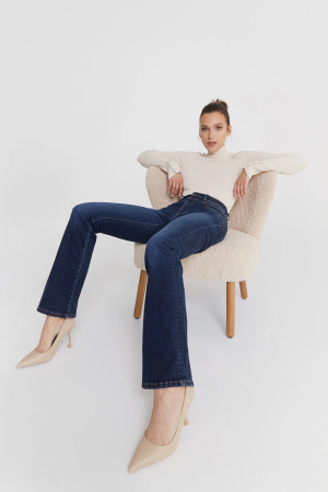 c.o.j. denim Ultra High Waist Flare Deep Blue bestel je online bij www.detojeans.nl/ c.o.j. denim Ultra High Waist Flare Deep Blue bestel je online bij www.detojeans.nl/