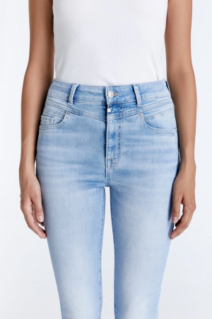 c.o.j. denim  Ultra High Waist Flare Light Blue bestel je online bij www.detojeans.nl/ c.o.j. denim  Ultra High Waist Flare Light Blue bestel je online bij www.detojeans.nl/